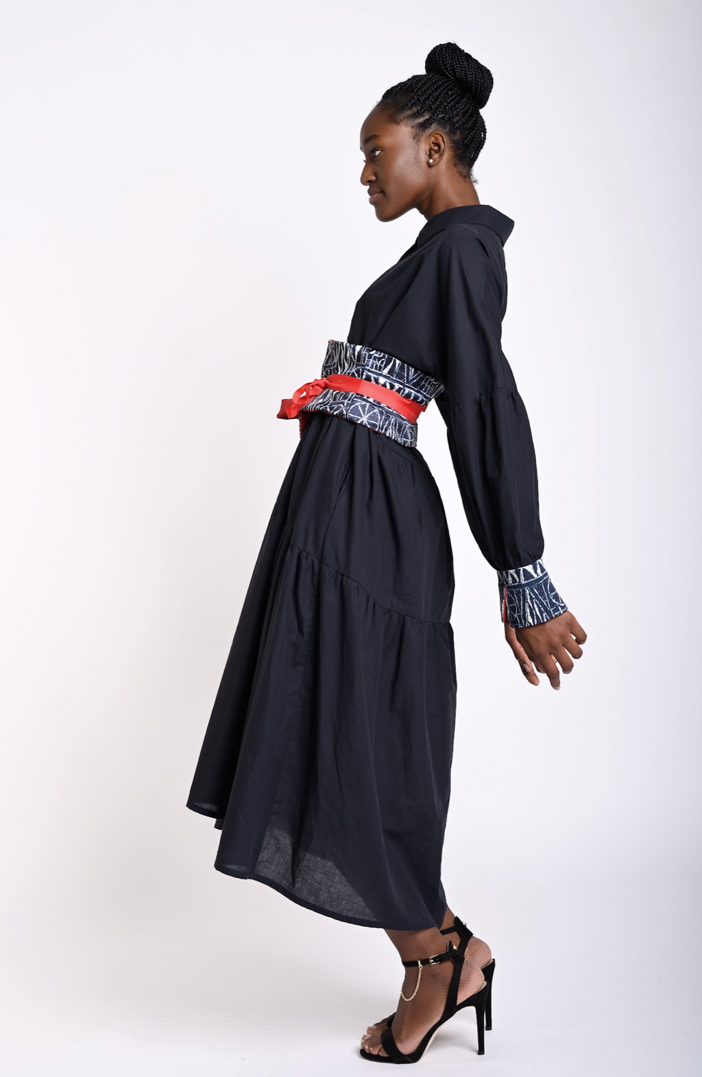 Flowy dress with printed high-waisted cloth belt