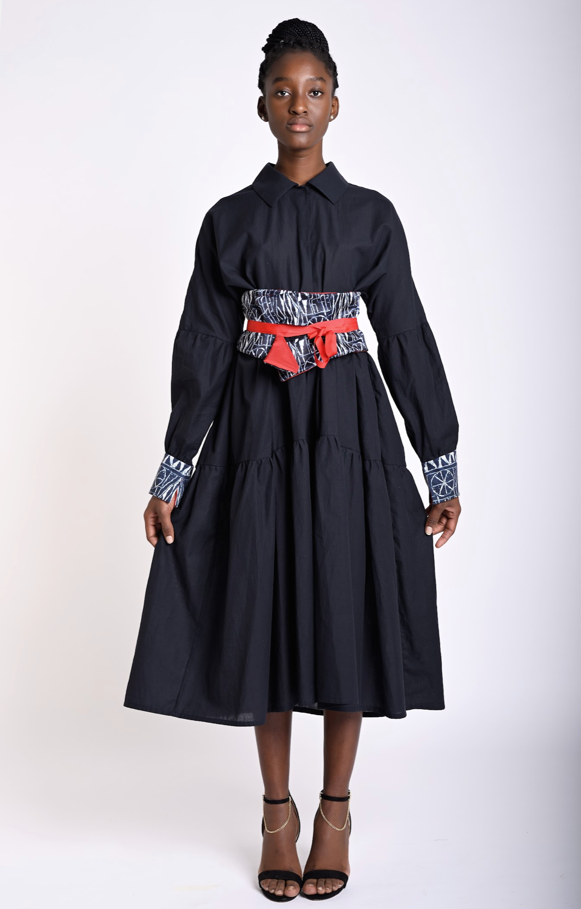 Flowy dress with printed high-waisted cloth belt