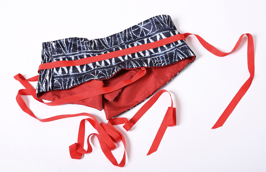 Flowy dress with printed high-waisted cloth belt